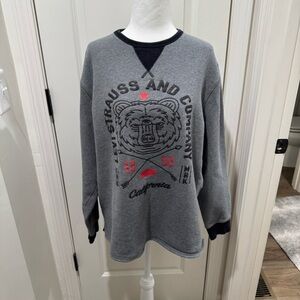 Vintage Levi’s Crewneck Sweatshirt Women’s Medium • Gray Bear Graphic California